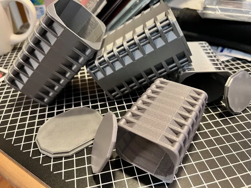 Container V - Image 1