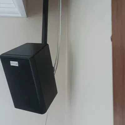 Giá đỡ loa cao độ trên thanh ray rèm (Loa atmos)