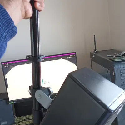 Giá đỡ loa cao độ trên thanh ray rèm (Loa atmos)