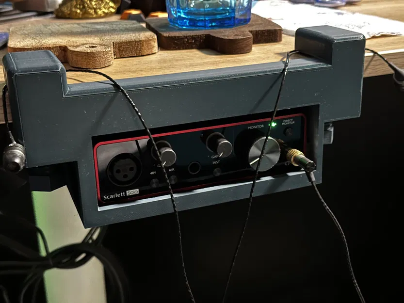 Kẹp giữ bàn cho Focusrite Scarlett Solo Gen 3 - Image 1