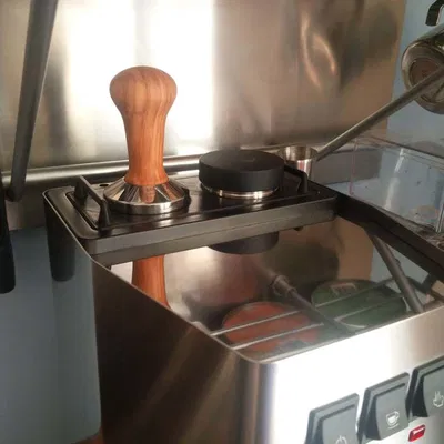 Nắp bình nước Gaggia Classic Pro có chỗ đựng tamper 58mm