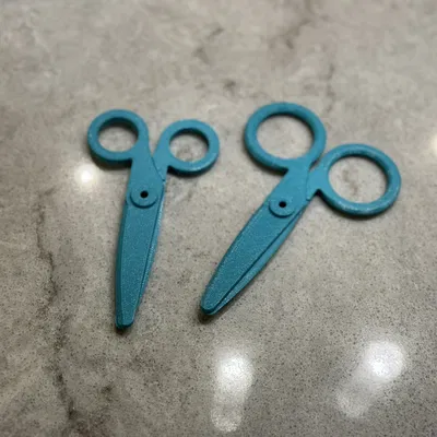 Lưỡi kéo giấy với lỗ xỏ ngón tay lớn hơn