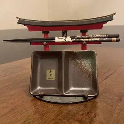 Mô Hình Trưng Bày Chén Nước Chấm Và Đũa Cổng Torii