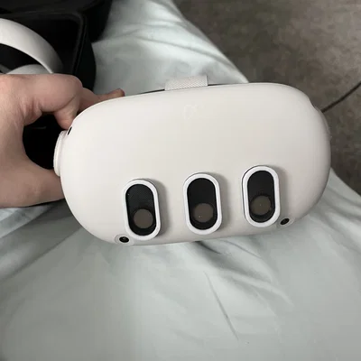 Phụ kiện cho Quest 2 trông giống Quest 3