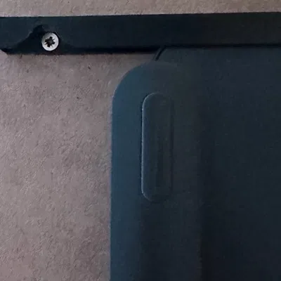 Giá đỡ Logitech MX Keys dưới gầm bàn