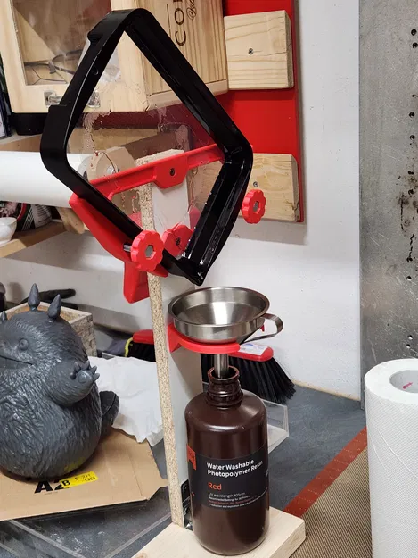 Dụng cụ tháo nhựa khỏi khay máy in resin - Image 1