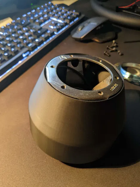 Nắp chụp trục lái MOMO 2006 (BMW E30) - Image 1