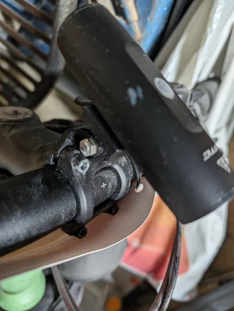 Giá Gắn Đèn Xe Đạp - Image 1