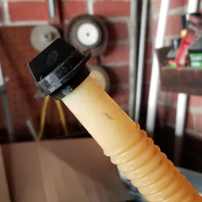 Nắp Vòi Bình Xăng Rubbermaid