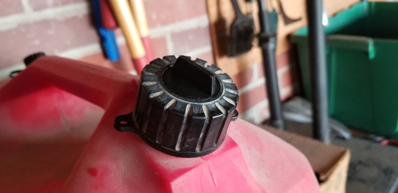 Nắp Vòi Bình Xăng Rubbermaid - Image 2