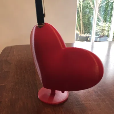 Trái tim bự cắm hoa hoặc bút