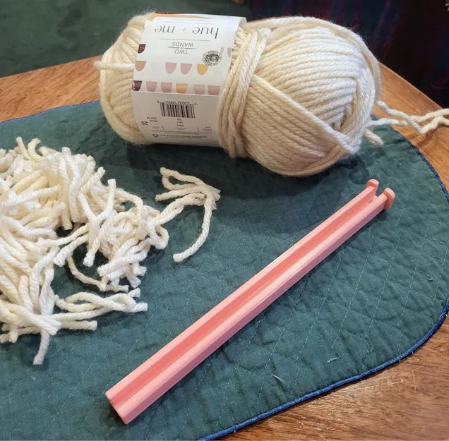 Dụng Cụ Cắt Sợi Vải Làm Thảm Móc Khóa (Sợi Dài 2.5 inch) - Image 1