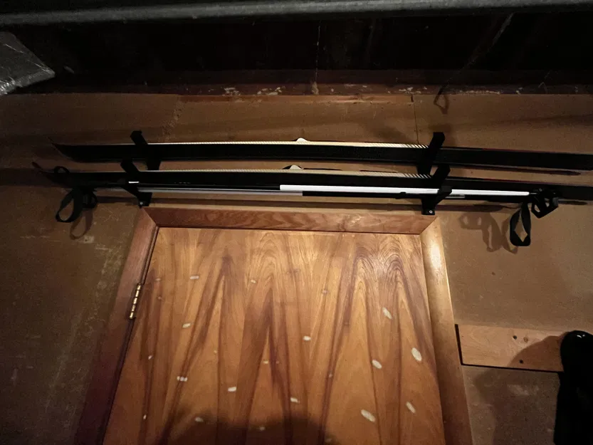 Giá để ván trượt và gậy trượt tuyết ngang - Image 1