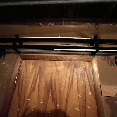 Giá để ván trượt và gậy trượt tuyết ngang