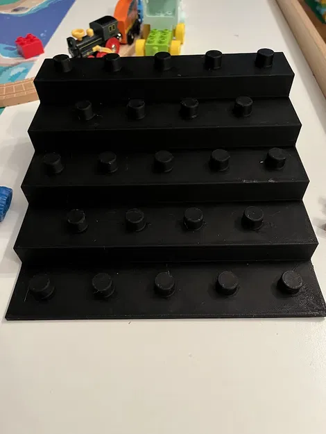 Giá Đỡ Trưng Bày Khán Đài Little People - Image 2