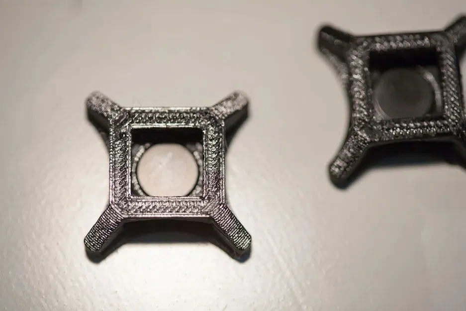 Đế nam châm giữ dây đai cáp 13mm - Image 1