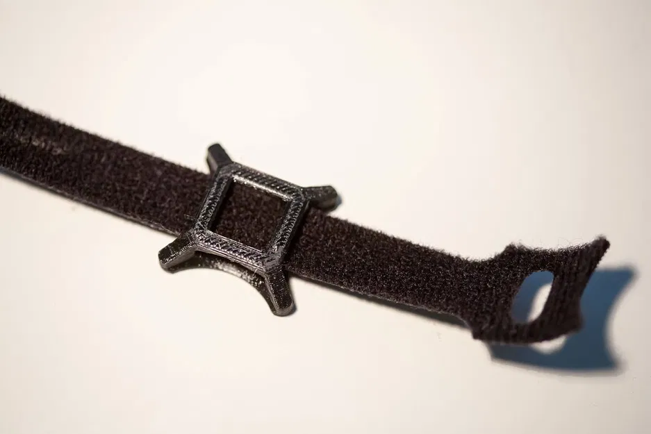 Đế nam châm giữ dây đai cáp 13mm - Image 2