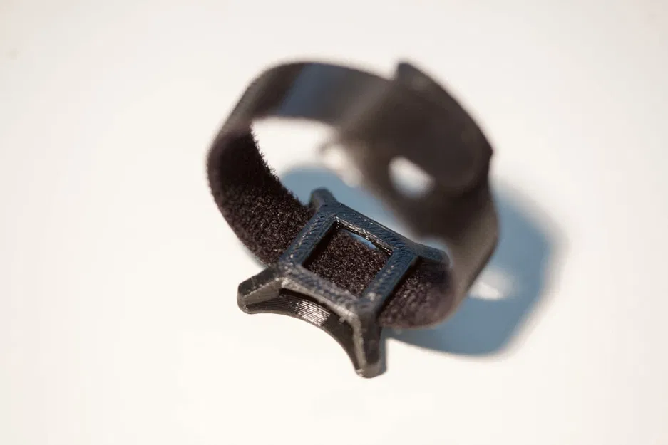 Đế nam châm giữ dây đai cáp 13mm - Image 4