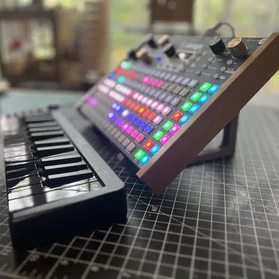 Đế Synth Để Bàn Nghiêng 40 Độ, Dành Cho Deluge, Elektron, V.v.