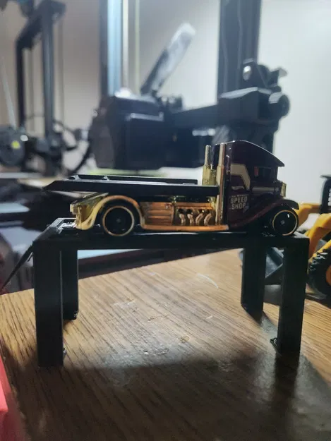 Kệ Trưng Bày Xe Hot Wheels 4 Trụ - Image 1