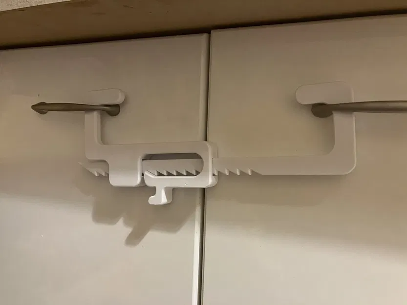 Móc Khóa Tủ - Chống Trẻ Em - Image 1