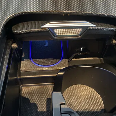 Khung sạc điện thoại không dây cho Mercedes C-Class (206)