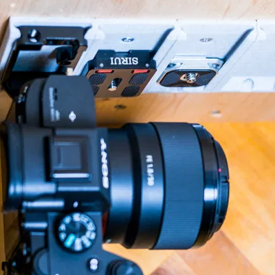 Giá đỡ Arca-Swiss gắn tường cho 4 máy ảnh, plate hoặc phụ kiện