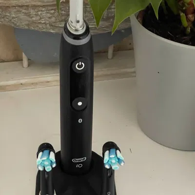 Đế Ống Đựng Bàn Chải Oral B IO và Đầu Bàn Chải