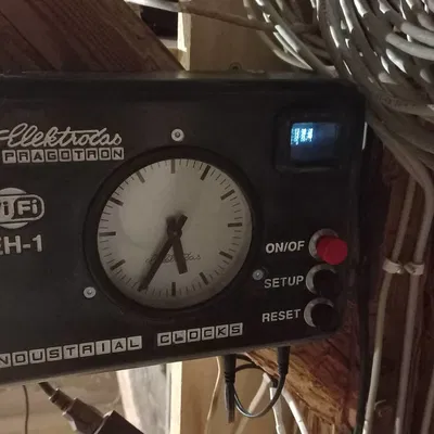 Vỏ cho bộ tạo xung cho đồng hồ Pragotron/Elektrocas/IBM 24V