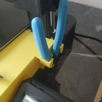 Khuôn giữ kềm cắt