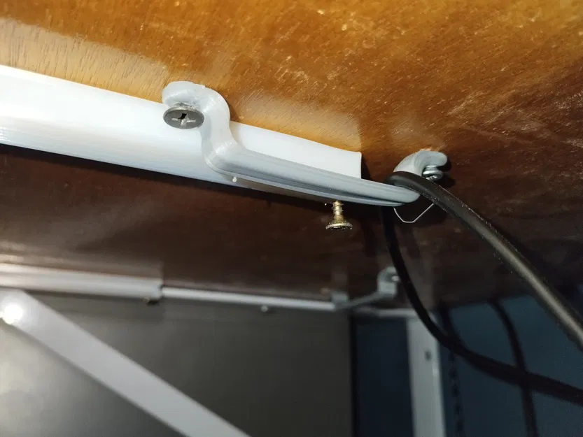 Dây buộc cáp dưới gầm bàn - Image 1