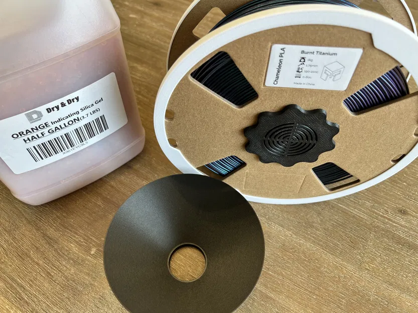 Giá Đỡ Cuộn Giấy Hút Ẩm Có Thể Điều Chỉnh / Hộp Chứa Có Phễu (File Fusion 360) - Image 1