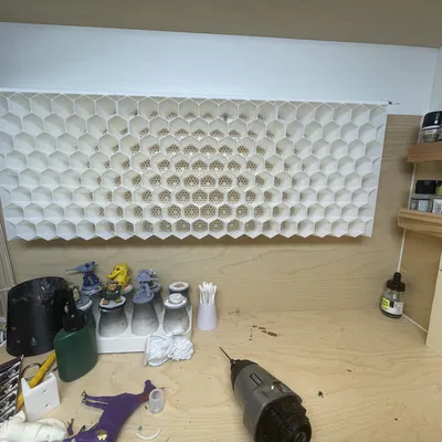 Giá đỡ sơn dạng chai nhỏ giọt treo tường