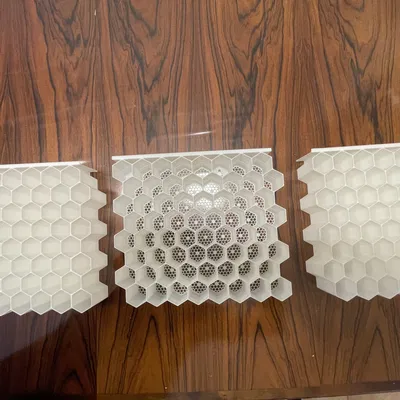 Giá đỡ sơn dạng chai nhỏ giọt treo tường