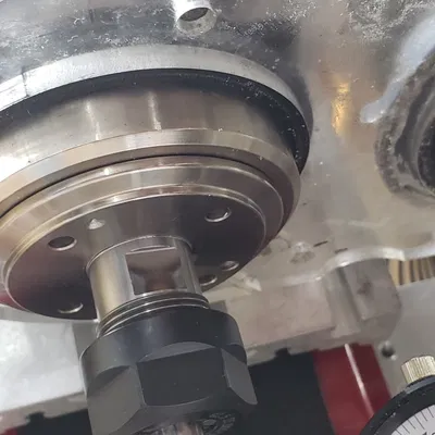 Kent Dust Boot Adapter cho trục Avid CNC của CNCROUTERPARTS từ Bosh 1617