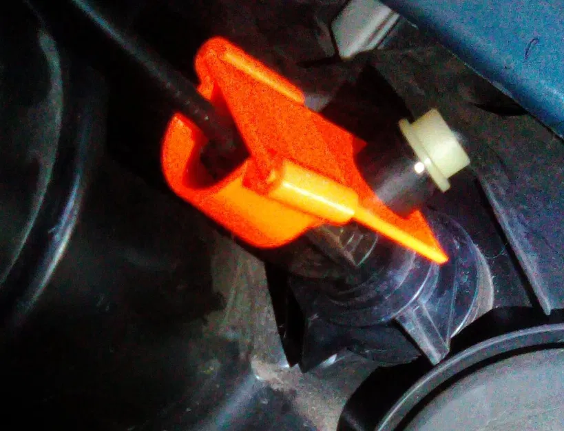 Dacia Duster - Chống tuột dây chỉnh độ cao đèn pha - Image 1