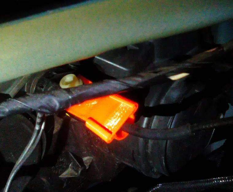 Dacia Duster - Chống tuột dây chỉnh độ cao đèn pha - Image 8