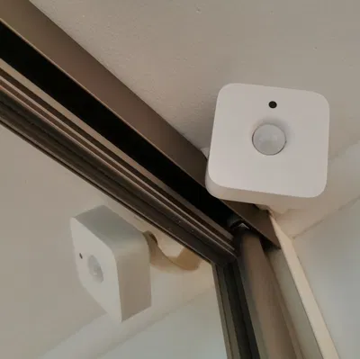 Giá đỡ xoay cho Cảm biến Philips Hue (có nam châm)