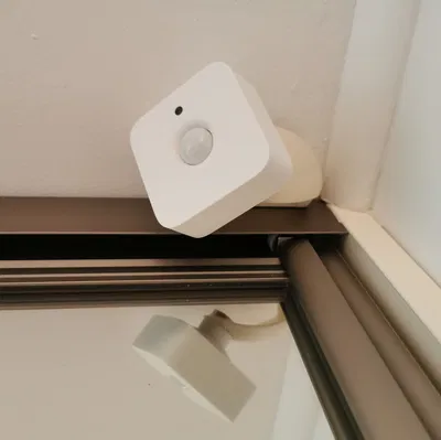 Giá đỡ xoay cho Cảm biến Philips Hue (có nam châm)