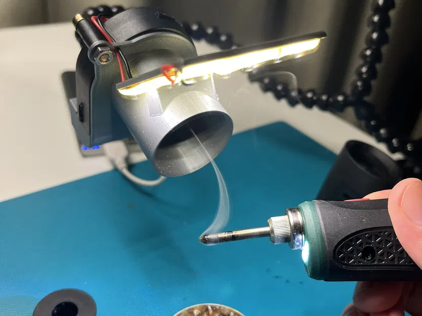 Máy Hút Khói Hàn Có Đèn Chiếu Sáng Tiện Lợi - Image 1