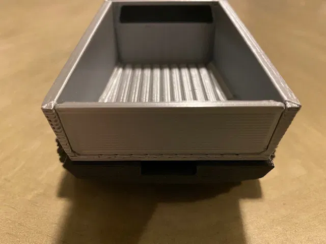 Tesla Cybertruck có cửa sổ trời, cửa sổ sau và cốp sau khớp nối (Snap Fit) - Image 5