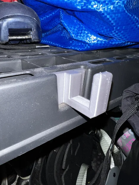 Móc Nhựa Treo Kệ Của Menards - Image 1