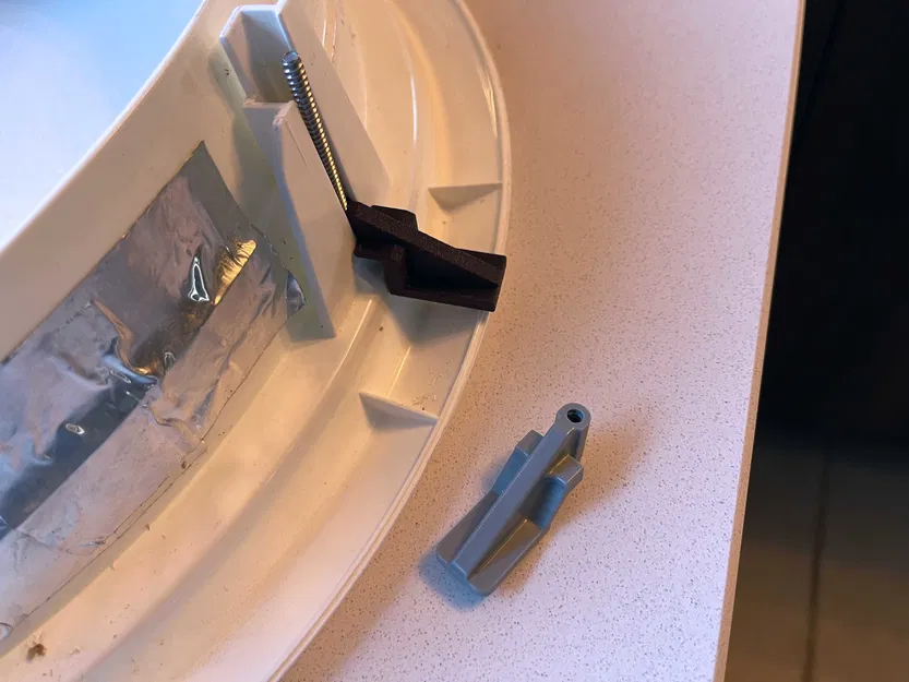 Kẹp Gắn Ống Dẫn Sáng Velux - Image 1