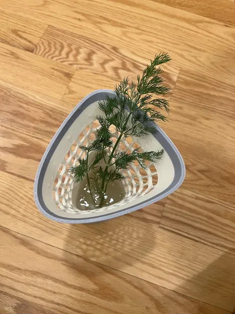 Bình Hoa Số 4: Nhìn Xuyên Qua - Image 4