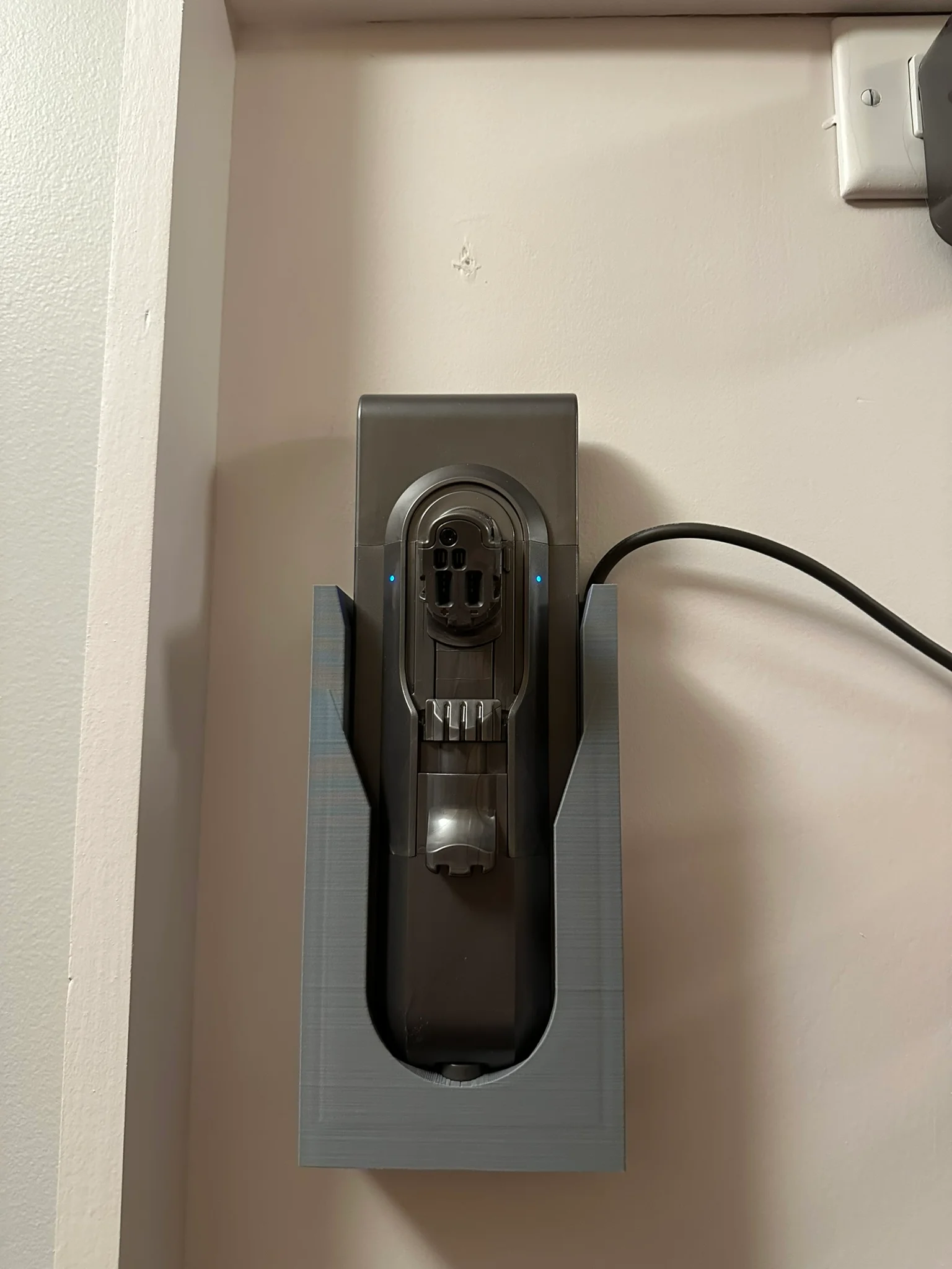 Giá Treo Tường và Sạc Cho Pin Dyson Gen5 Outlast 1