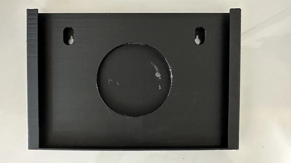 Giá treo tường cho Fire HD 10 Plus kèm Sạc Không Dây - Image 3