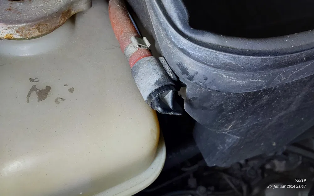 Chốt Thông Hơi Két Nước Ducato - Image 1