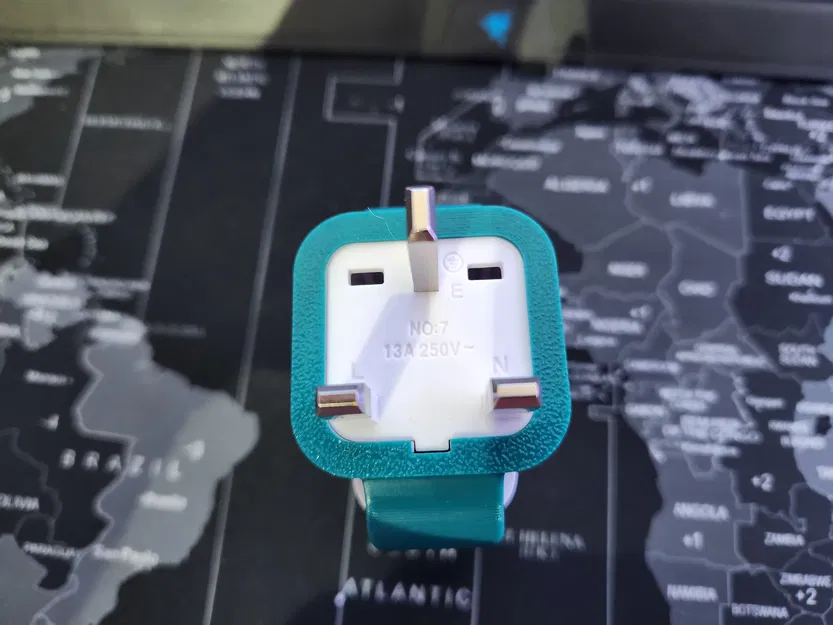 Hỗ trợ adapter cắm điện Revopoint Miraco UK - Image 2