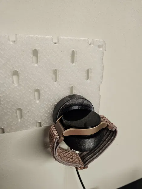 Đế Gắn Đồng Hồ Samsung Galaxy Watch 4 Lên Bảng IKEA Skadis - Image 1