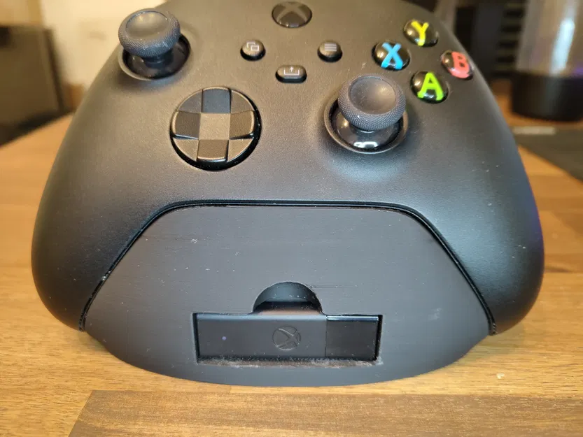 Giá Đỡ Tay Cầm XBOX Có Khe Cắm Dongle - Image 1